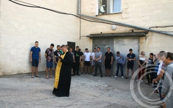 Духовный наставник посетил РЦ "Мой выбор" в Севастополе